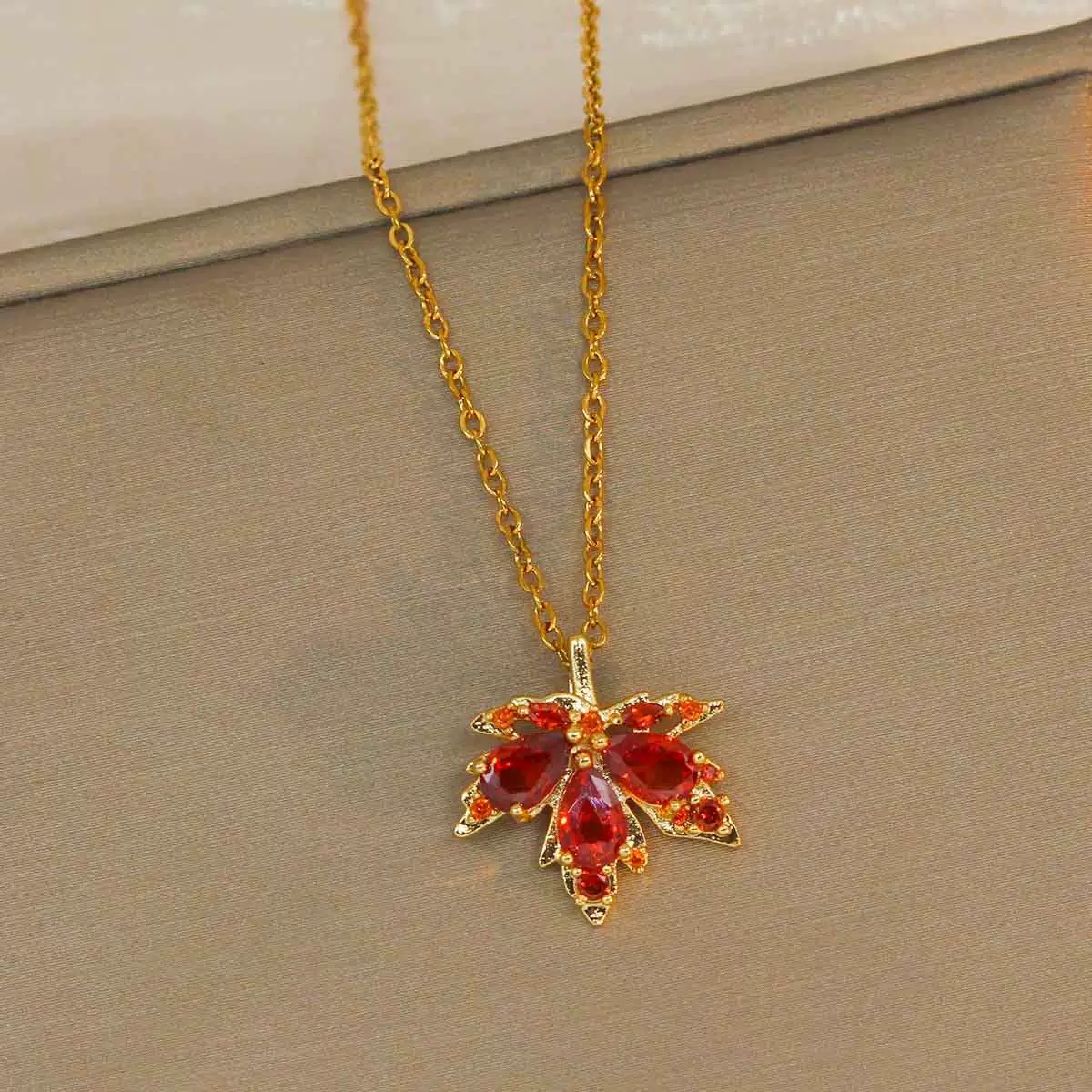 N-stl169-ສາຍຄໍ Scarlet Bloom – ບຸບຜາແດງແຫ່ງສະເໜ່
